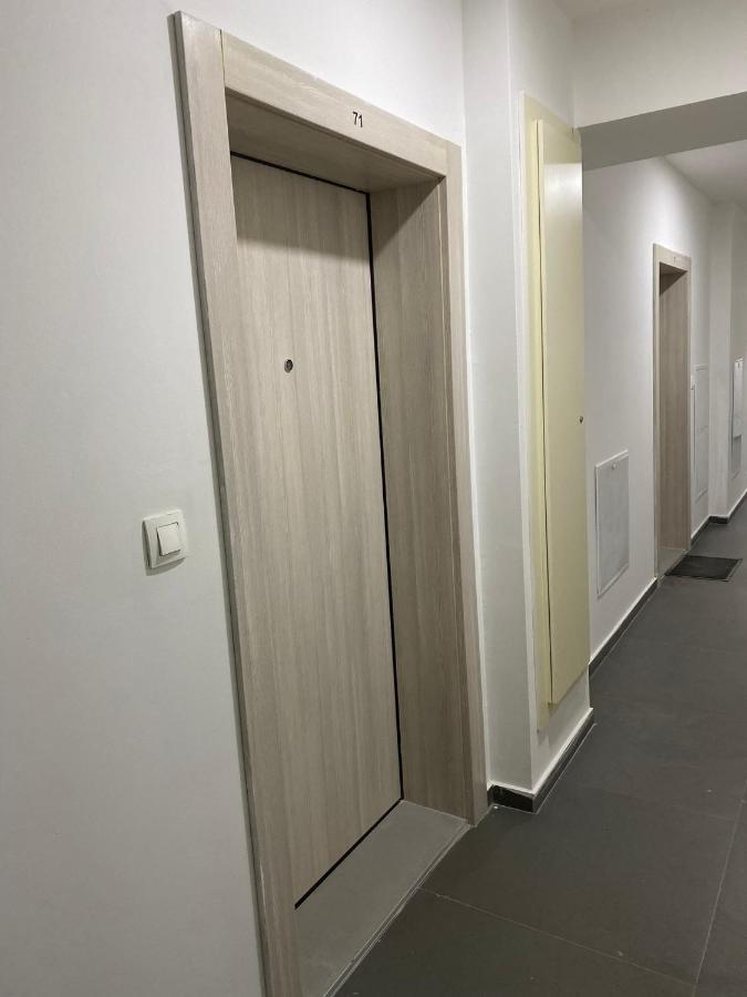 Sunshine Apartment Skopje Esterno foto